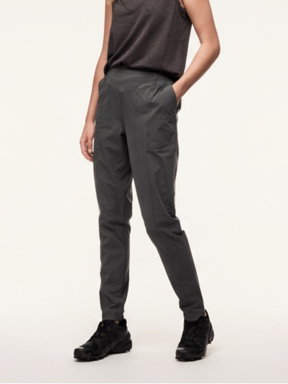 Indyeva Matkailu V Outdoor Pant size Medium in Dark Olive Green